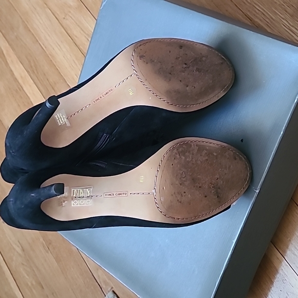 Like New: Vince Camuto slouchy suede ankle peep-toed heeled booties - Picture 6 of 6